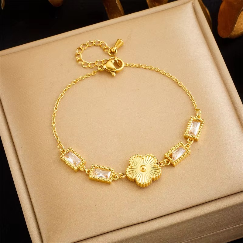 Picture of Stylish and Simple Retro Advanced Sense Diamond-Encrusted Bracelet